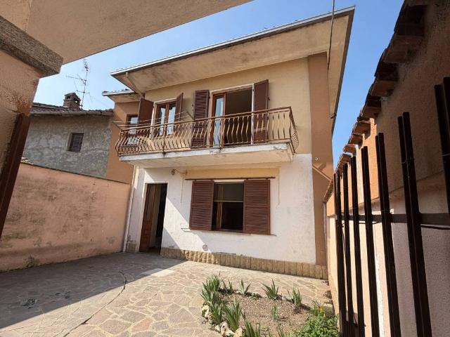 Villa Indipendente in vendita a Mortara, Pavia