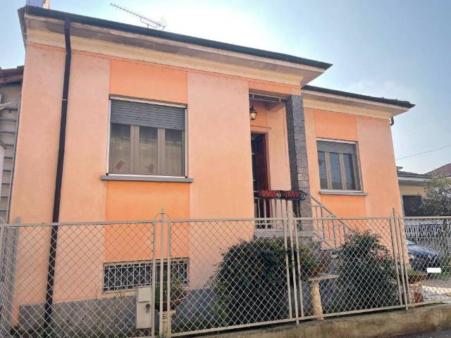Villa Indipendente in vendita a Mortara, Pavia