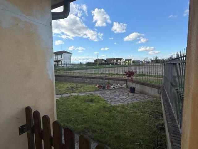 Villa Indipendente in vendita a Mortara, Lombardia