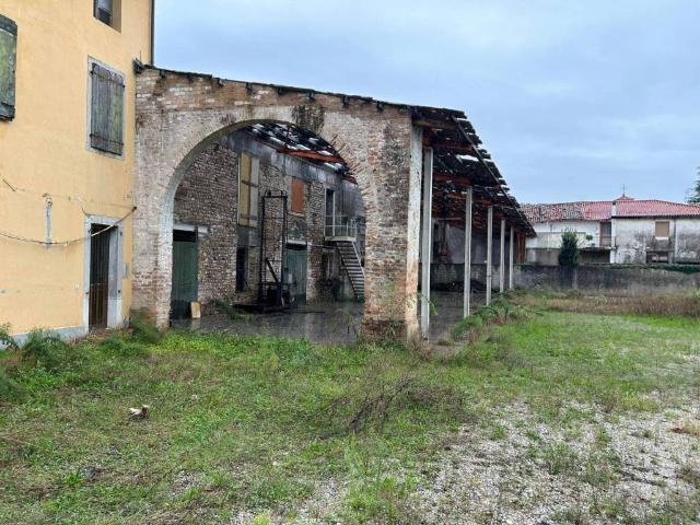 Villa Indipendente in vendita a Mortegliano, Friuli-Venezia Giulia