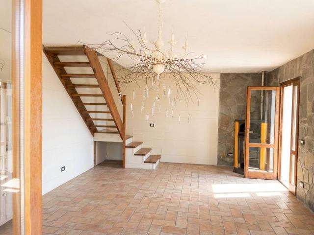 Villa Indipendente in vendita a Morterone, Lombardia