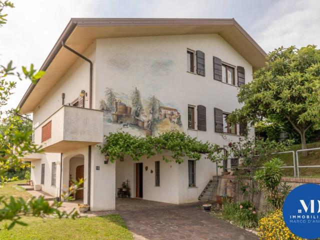 Villa Indipendente in vendita a Martignacco, Friuli-Venezia Giulia