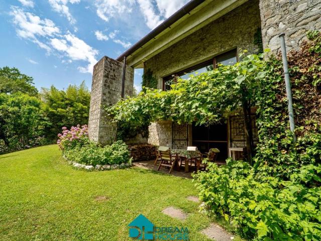 Villa Indipendente in vendita a Moruzzo, Friuli-Venezia Giulia