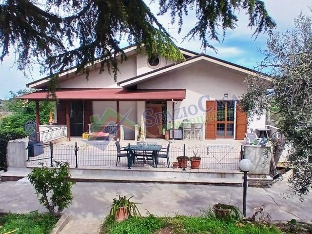 Villa Indipendente in vendita a Montone, Mosciano Sant'Angelo