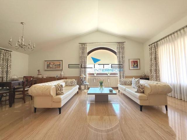 Villa Indipendente in vendita a Moscufo, Abruzzo