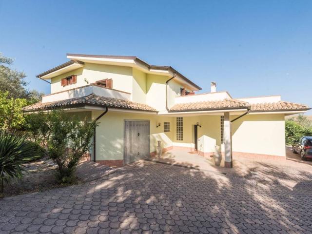 Villa Indipendente in vendita a Moscufo, Abruzzo
