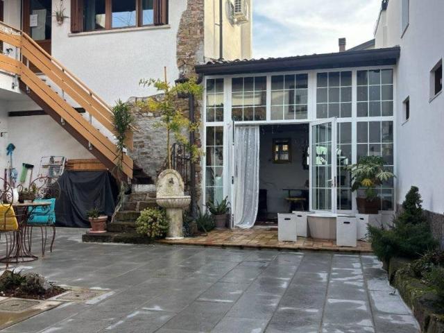 Villa Indipendente in vendita a Mossa, Friuli-Venezia Giulia