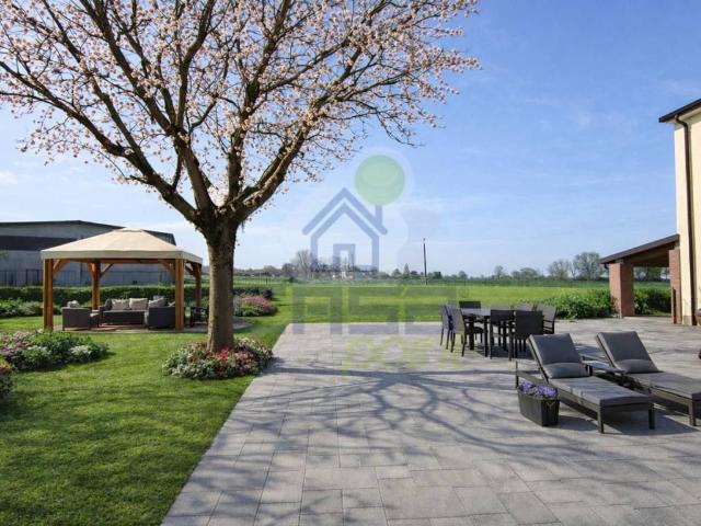 Villa Indipendente in vendita a Motta Baluffi, Lombardia