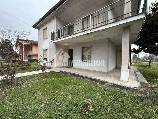 Villa Indipendente in vendita a Motta Baluffi, Lombardia
