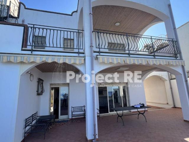 Villa Indipendente in vendita a Lazzàro, Motta San Giovanni