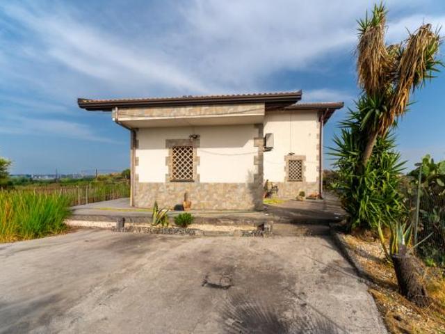 Villa Indipendente in vendita a Motta Sant'anastasia, Sicilia