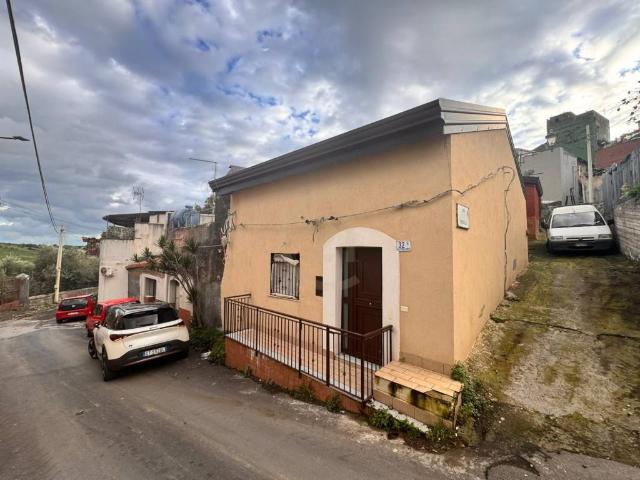 Villa Indipendente in vendita a Motta Sant'anastasia, Sicilia