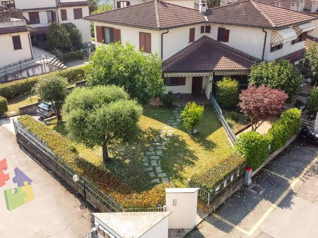 Villa Indipendente in vendita a Motta Visconti, Lombardia