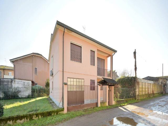 Villa Indipendente in vendita a Motta Visconti, Lombardia