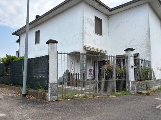 Villa Indipendente in vendita a Motta Visconti, Lombardia