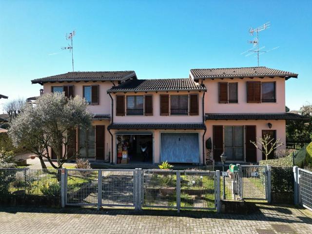 Villa Indipendente in vendita a Motta Visconti, Lombardia