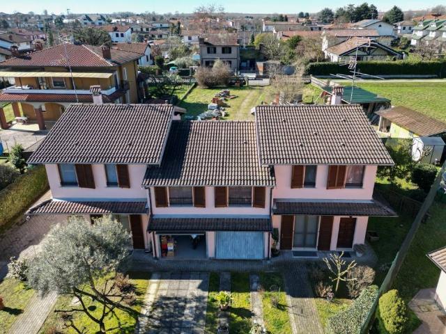 Villa Indipendente in vendita a Motta Visconti, Lombardia