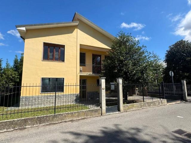 Villa Indipendente in vendita a Motta Visconti, Lombardia