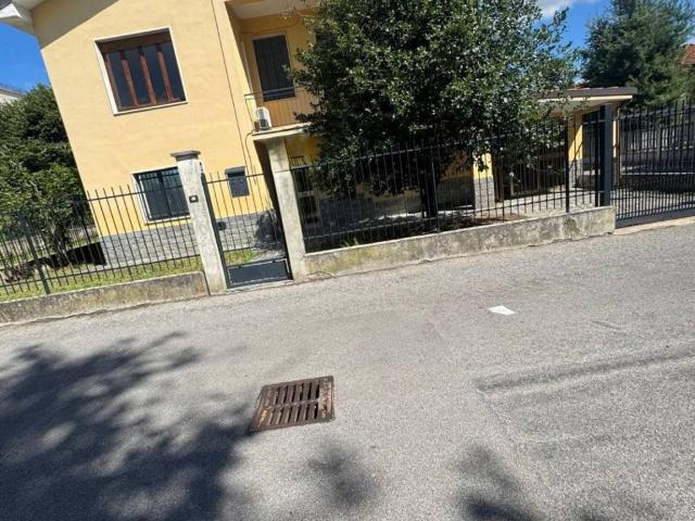 Villa Indipendente in vendita a Motta Visconti, Lombardia