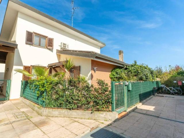 Villa Indipendente in vendita a Motta Visconti, Lombardia