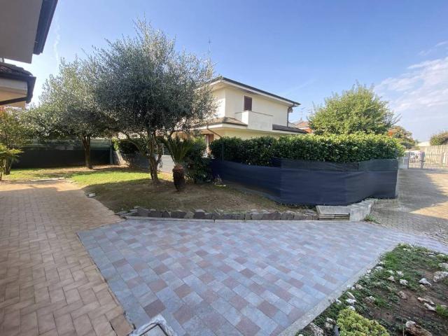 Villa Indipendente in vendita a Motta Visconti, Milano