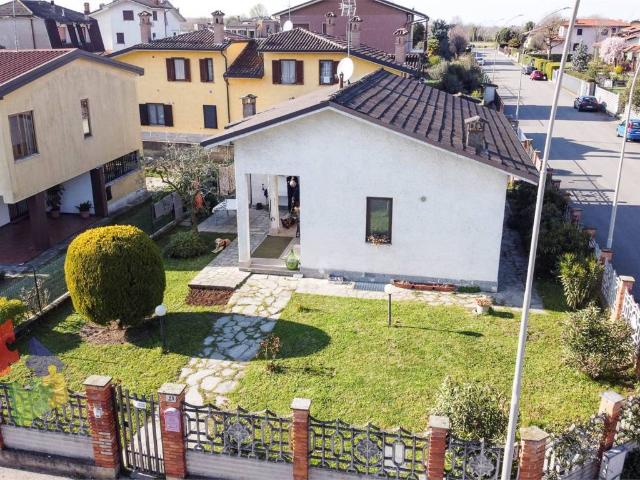 Villa Indipendente in vendita a Motta Visconti, Lombardia