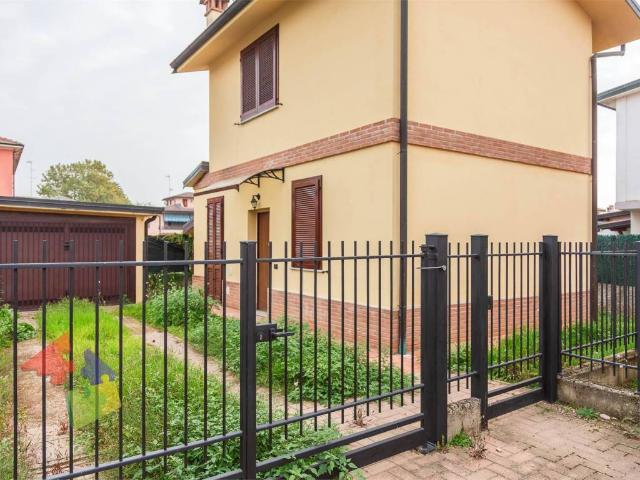 Villa Indipendente in vendita a Motta Visconti, Lombardia