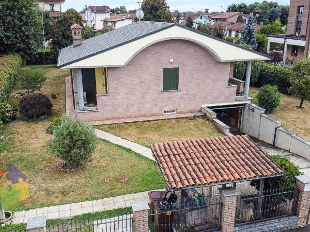 Villa Indipendente in vendita a Motta Visconti, Lombardia