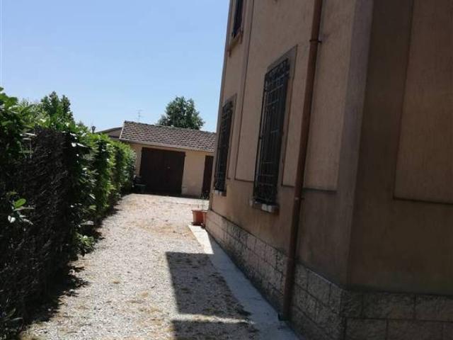 Villa Indipendente in vendita a Motteggiana, Lombardia