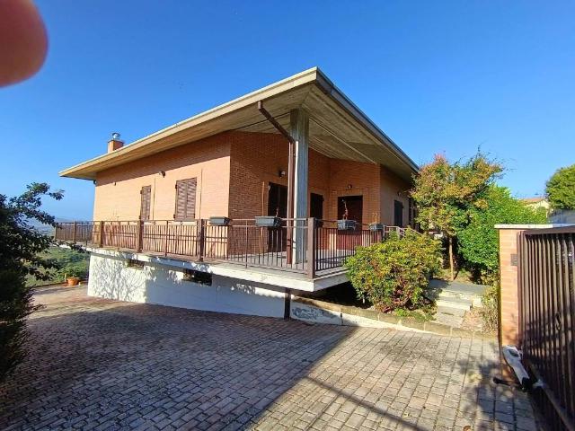 Villa Indipendente in vendita a Mozzagrogna, Abruzzo