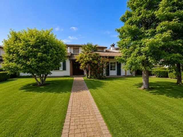 Villa Indipendente in vendita a Mozzanica, Lombardia
