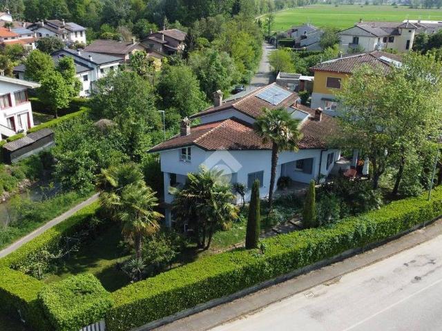 Villa Indipendente in vendita a Mozzanica, Lombardia