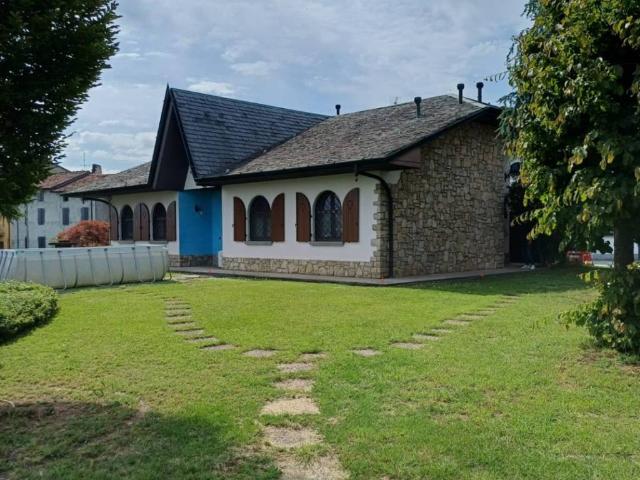 Villa Indipendente in vendita a Mozzanica, Lombardia