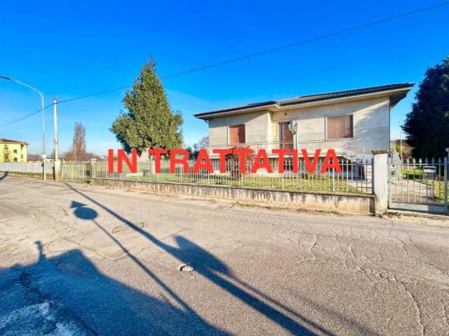 Villa Indipendente in vendita a Roverbella, Lombardia
