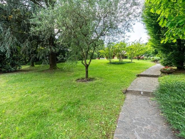 Villa Indipendente in vendita a Borghetto, Mozzo
