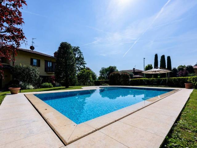 Villa Indipendente in vendita a Dorotina, Mozzo