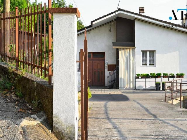 Villa Indipendente in vendita a Santa Barbara / Korošci, Muggiò