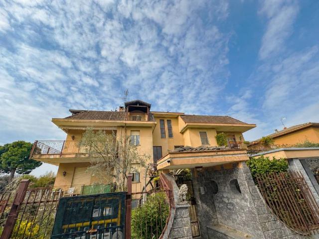 Villa Indipendente in vendita a Muggiò, Lombardia