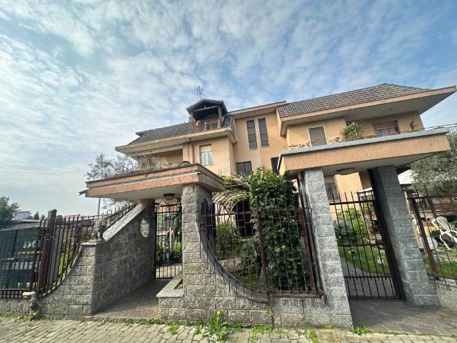 Villa Indipendente in vendita a Muggiò, Lombardia