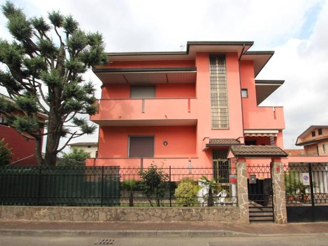 Villa Indipendente in vendita a Muggiò, Lombardia