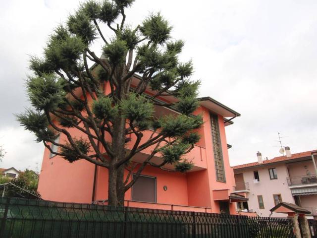 Villa Indipendente in vendita a Muggiò, Lombardia
