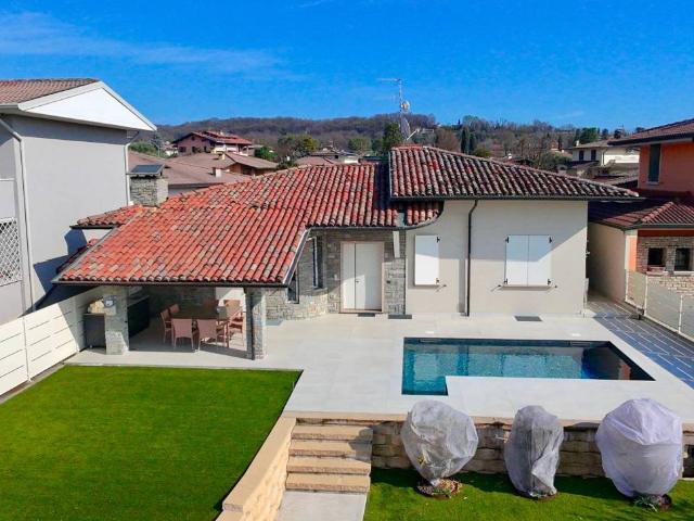 Villa Indipendente in vendita a Muscoline, Lombardia