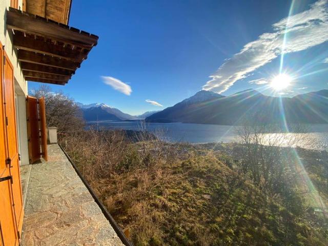 Villa Indipendente in vendita a Musso, Lombardia