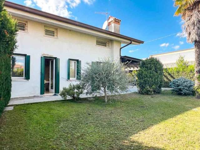 Villa Indipendente in vendita a Mussolente, Vicenza