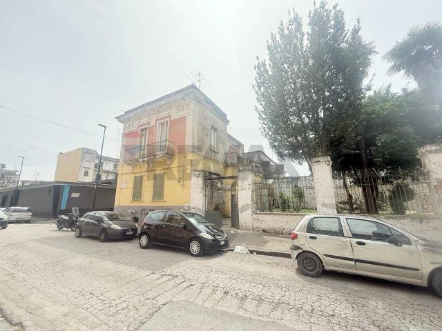 Villa Indipendente in vendita a Municipalità 7, San Pietro A Patierno
