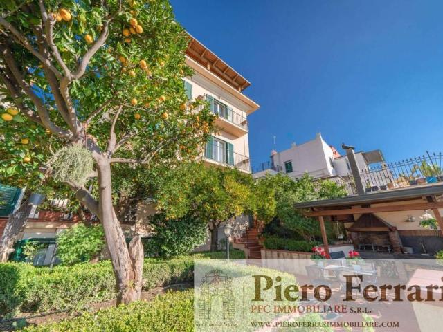 Villa Indipendente in vendita a Municipalità 1, Campania