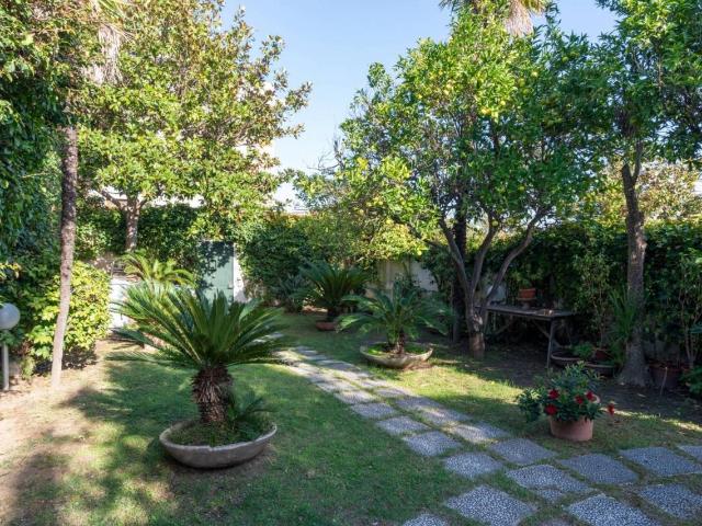 Villa Indipendente in vendita a Municipalità 1, Campania