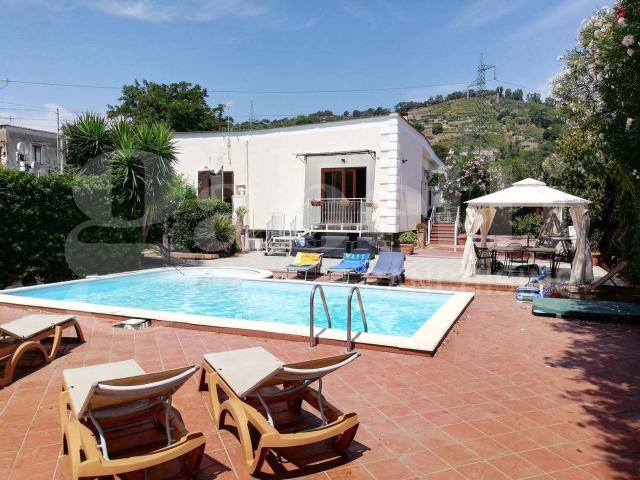 Villa Indipendente in vendita a Astroni, Campania