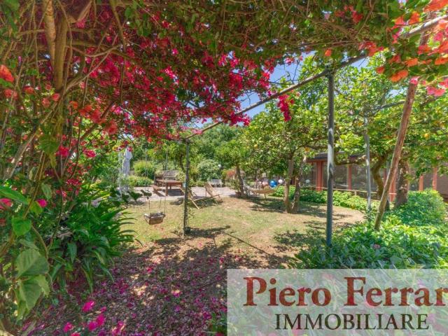 Villa Indipendente in vendita a Capo di Posillipo, Napola