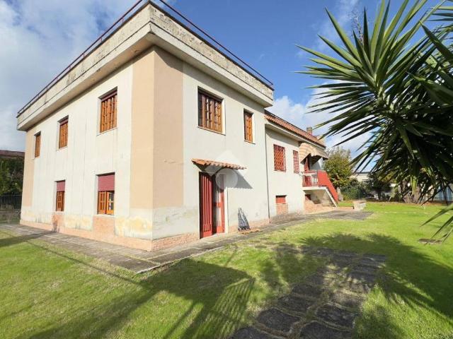 Villa Indipendente in vendita a Napoli